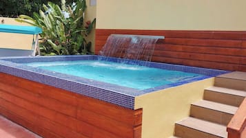 10 kolam renang outdoor