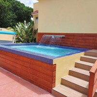 10 outdoor pools