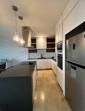 Microwave, oven, stovetop - Navima - Cozy 2Br Apartment w/ocean access & snorkel spot (Cozumel)