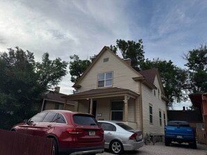 Exterior - Downtown, 5-bed, 3-bath, 3-level (Colorado Springs)