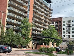 المنشأة من الخارج