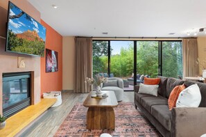 TV, fireplace