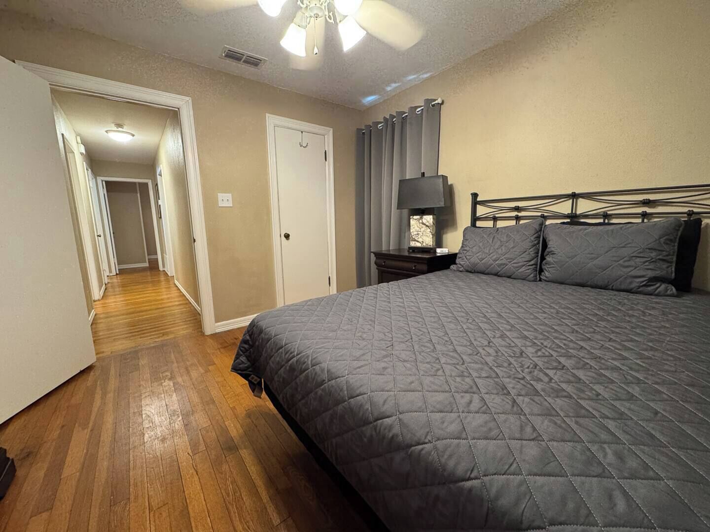 3 bedrooms, iron/ironing board, travel crib, free WiFi