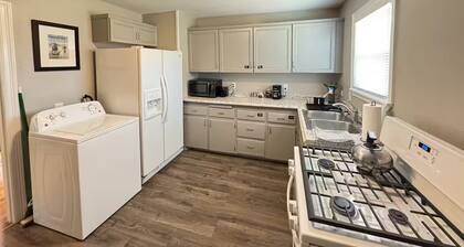 The Pedal Pad - 3 BED / 1 BATH @ central location