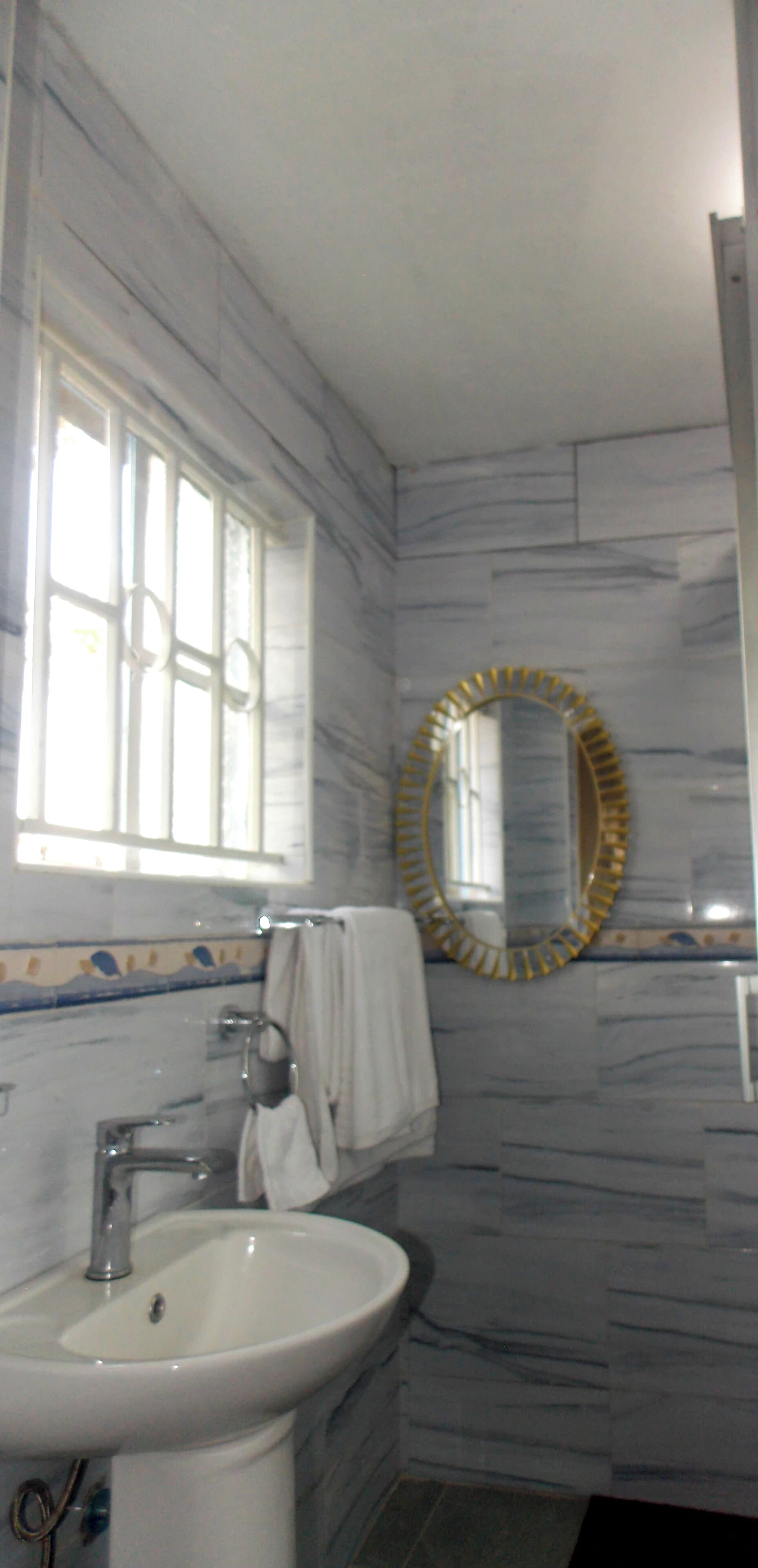 Serviettes fournies, savon, papier toilette