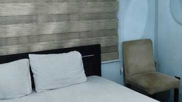 Phòng đôi Tiêu chuẩn | Bàn, khu vực làm việc phù hợp cho laptop