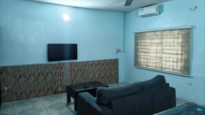 Superior Double Room, Non Smoking, Pets not allowed | Living area - Oasis Place (Port Harcourt)