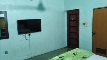 Desk, laptop workspace, free WiFi