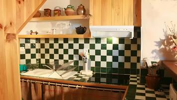 KĂŒhlschrank, Mikrowelle, Ofen, Herdplatte