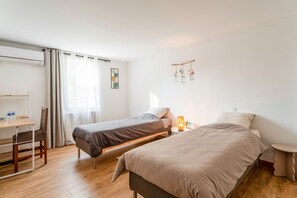 2 bedrooms, WiFi, bed sheets