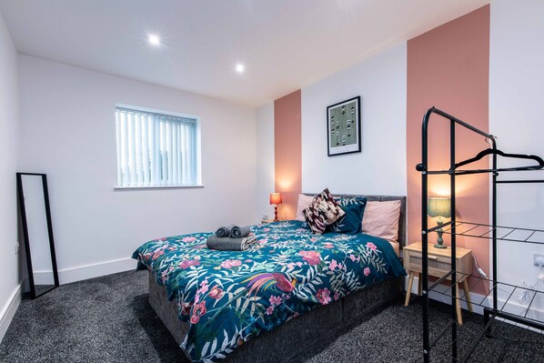 Apartment, Smoking | 4 bedrooms