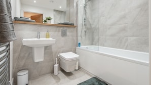 Room - Axis Apartment (Leeds)