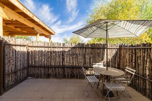 Outdoor dining - Casa Escondida – Walk to Plaza & Canyon Rd (Santa Fe)