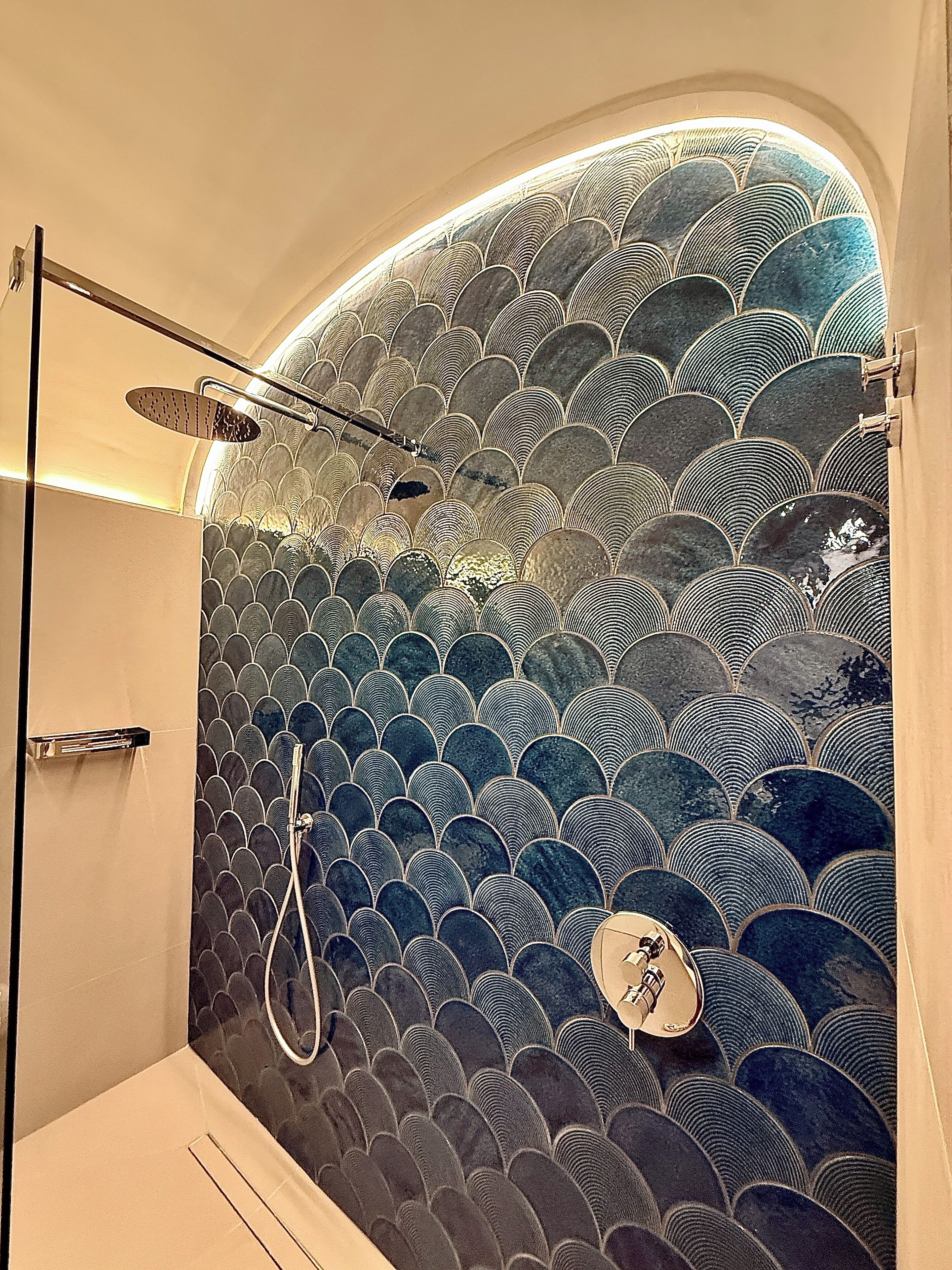 高級公寓 | 浴室 | 淋浴設備、吹風機、毛巾、肥皂