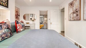 1 slaapkamer, een strijkplank/strijkijzer, wifi, beddengoed