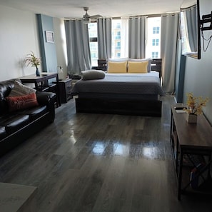 1 habitación, tabla de planchar con plancha, wifi y ropa de cama