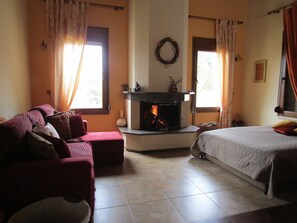 3 slaapkamers, een strijkplank/strijkijzer, internet, beddengoed