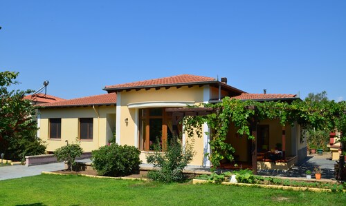 All-Season Villa Near Mountains, Sea & Ancient Sites