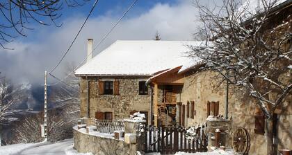 Cottage 'Le Grand Gîte' with Lake View, Private Terrace and Wi-Fi