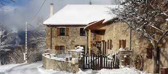 Cottage 'Le Grand Gîte' with Lake View, Private Terrace and Wi-Fi