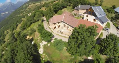 Bed and Breakfast 'La Chambre De L'Obiou 2' mit Seeblick, Gemeinschaftsgarten und WLAN