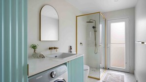 シャワー、タオル