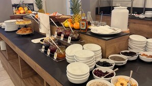 Daily buffet breakfast for a fee - H24 Parkhotel Thale (Thale)