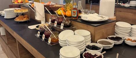 Desayuno buffet todos los días (con cargo)