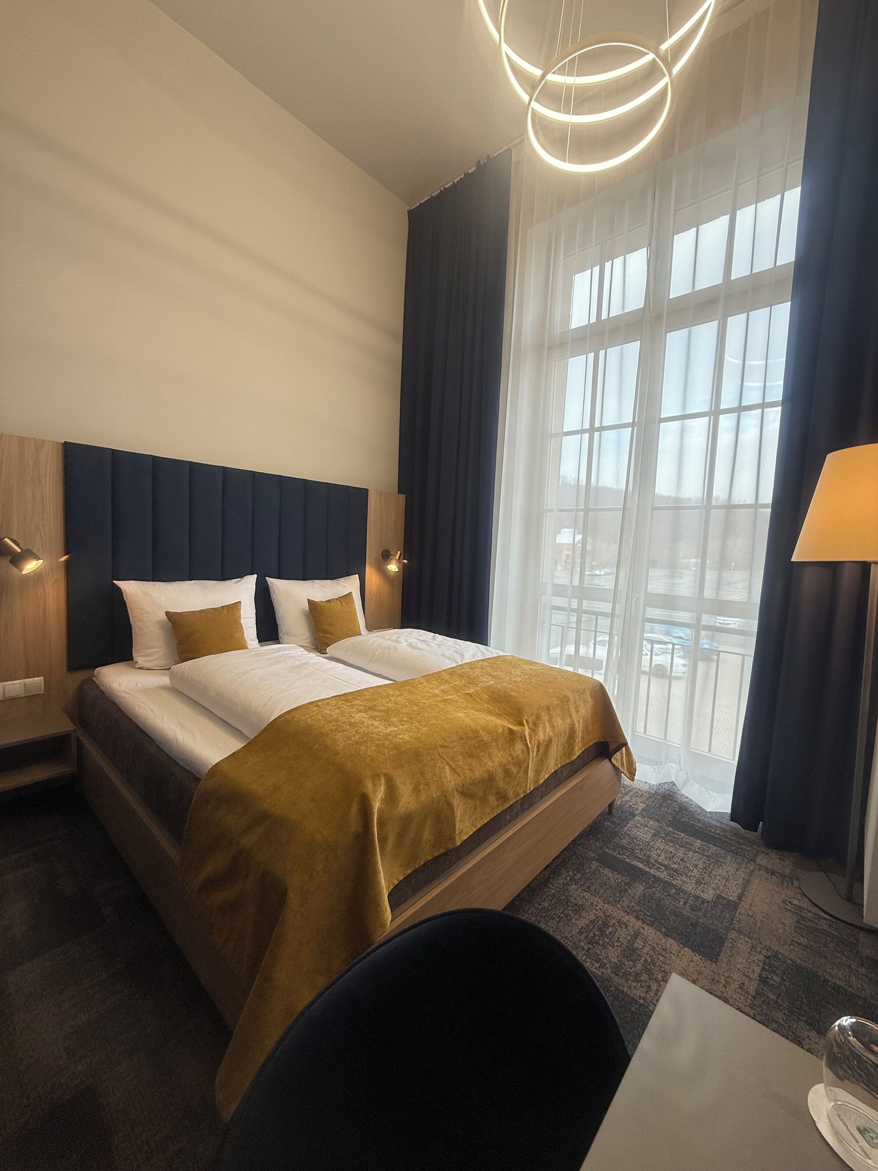 Habitación clásica doble | Caja fuerte, escritorio, cortinas opacas y wifi gratis