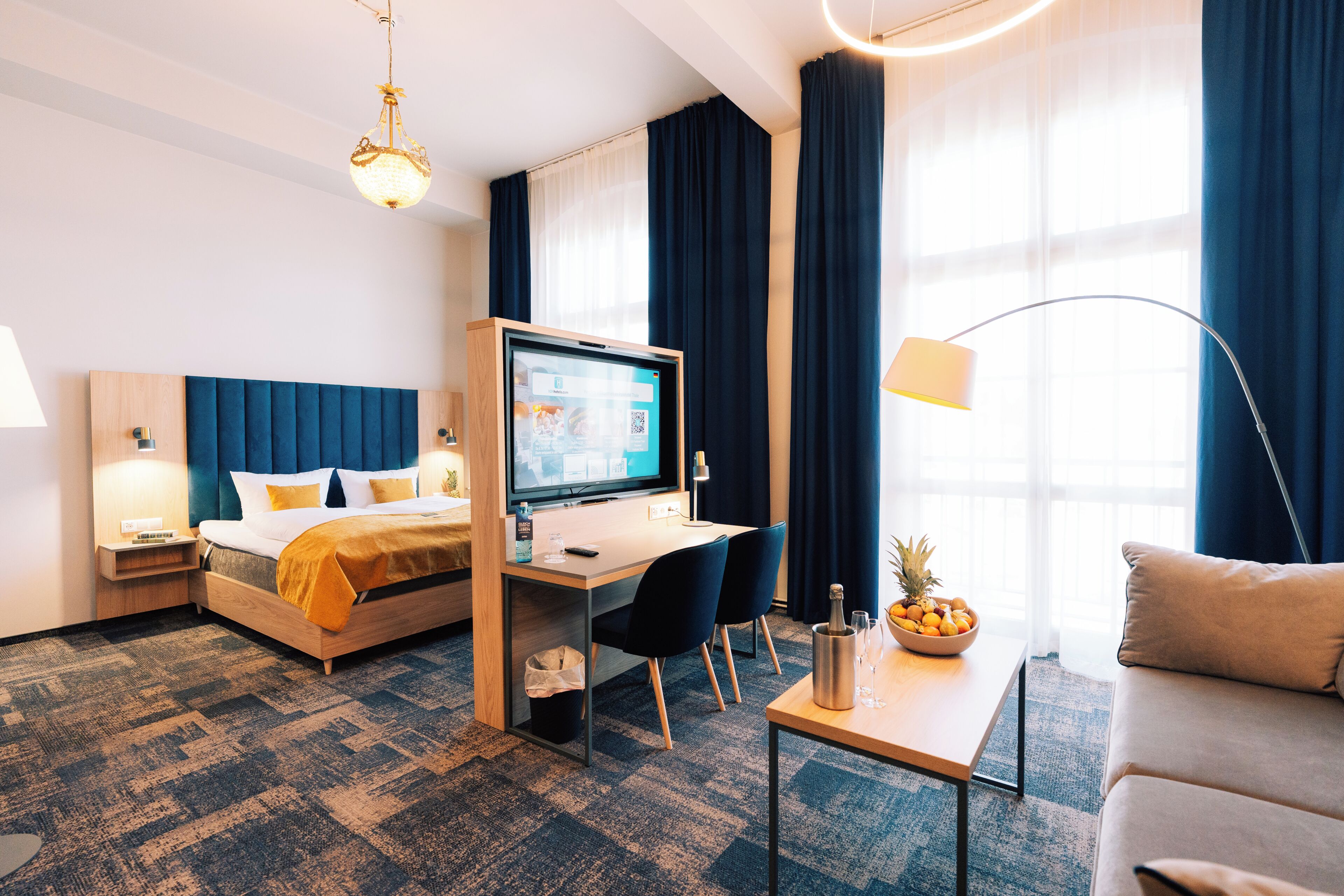 Quarto casal família | Cofres nos quartos, escrivaninha, cortinas blackout, Wi-Fi de cortesia