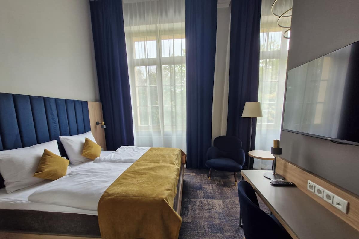 Classic Double Room | In-room safe, desk, blackout drapes, free WiFi