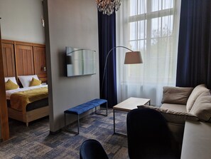 Studio | In-room safe, desk, blackout drapes, free WiFi