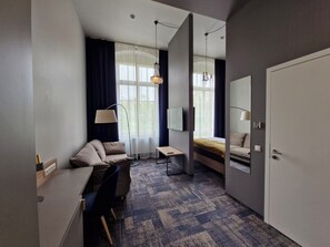 Chambre Confort double | Coffre-fort, bureau, rideaux dâobscurcissement, accĂšs au Wi-Fi (inclus)