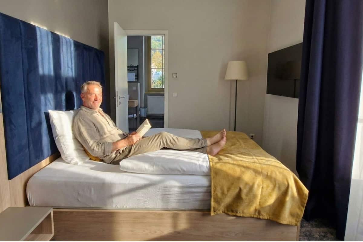 Comfort Single Room | In-room safe, desk, blackout curtains, free WiFi