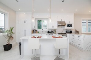 Fridge, microwave, oven, stovetop - Modern family friendly duplex minutes from downtown, airport, UBC, free parking. (Vancouver)