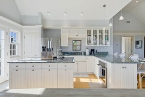 Fridge, stovetop, coffee/tea maker, blender