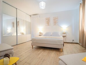 4 多间卧室、熨斗/熨衣板、旅行婴儿床、WiFi