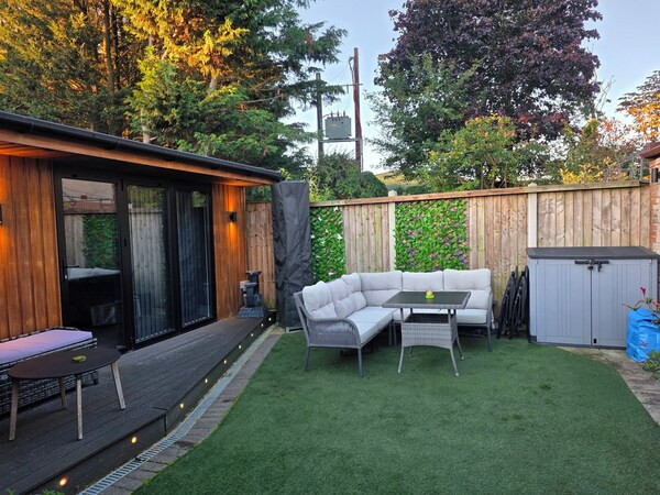 The Chill Garden Room - Shepton Mallet