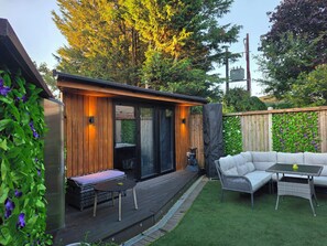 Outdoor dining - The Chill Garden Room (Shepton Mallet)