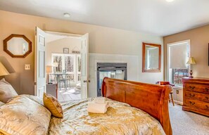 5 soverom, strykejern/-brett, wi-fi og sengetøy