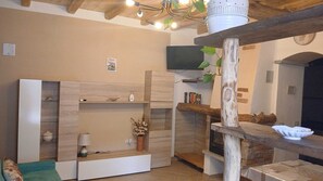 Interior - Apartment 'La Meridiana Lago Maggiore 2' with Mountain View, Wi-Fi and Air Conditioning (Laveno-Mombello)