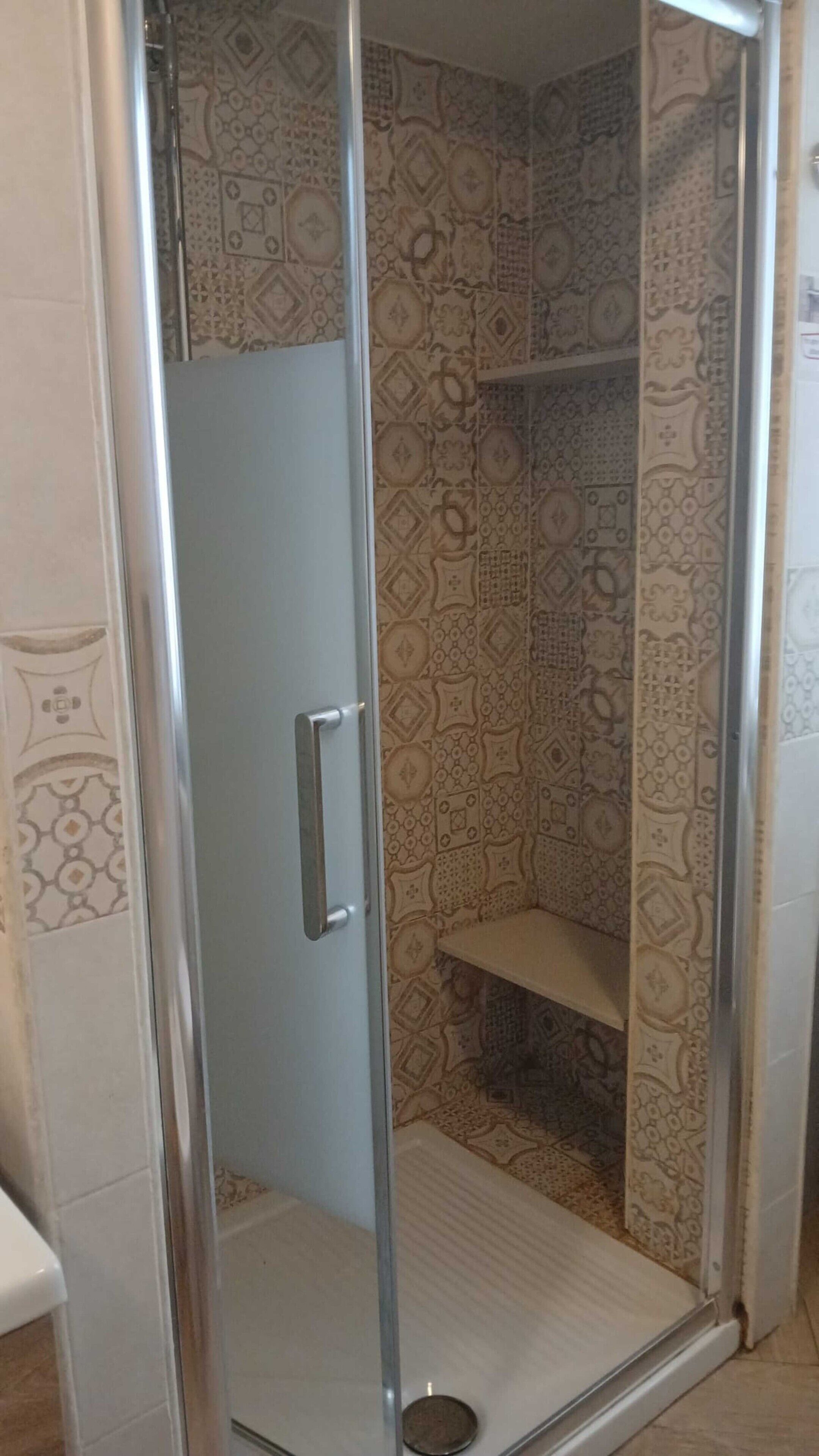 Douche, serviettes fournies