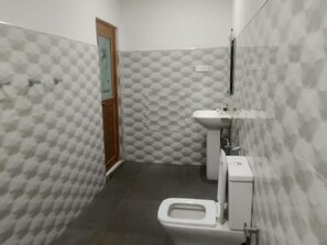 Shower, free toiletries, soap, toilet paper