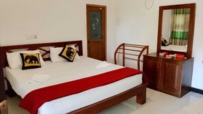 Deluxe Double Room | Desk, laptop workspace