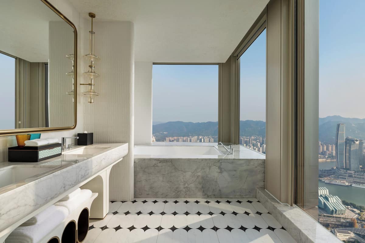 Suite panorámica, 1 cama de matrimonio grande (Chaotianmen View) | Ropa de cama de alta calidad, colchones viscoelásticos, minibar