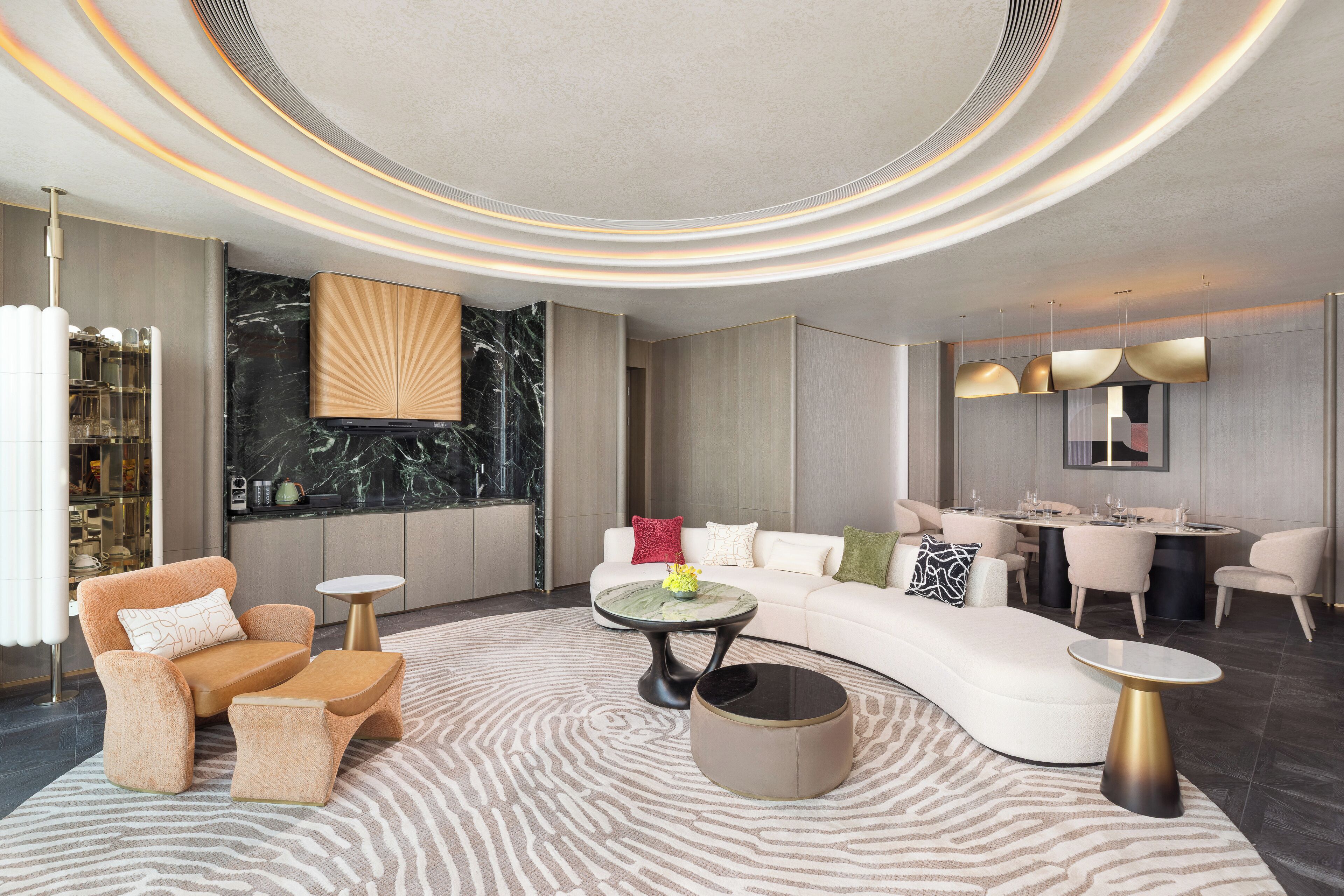 Suite, 1 King-Bett (Ambassador) | Hochwertige Bettwaren, Betten mit Memory-Foam-Matratzen, Minibar