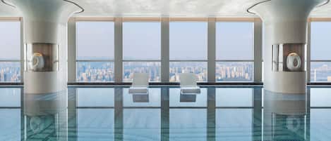 Una piscina cubierta