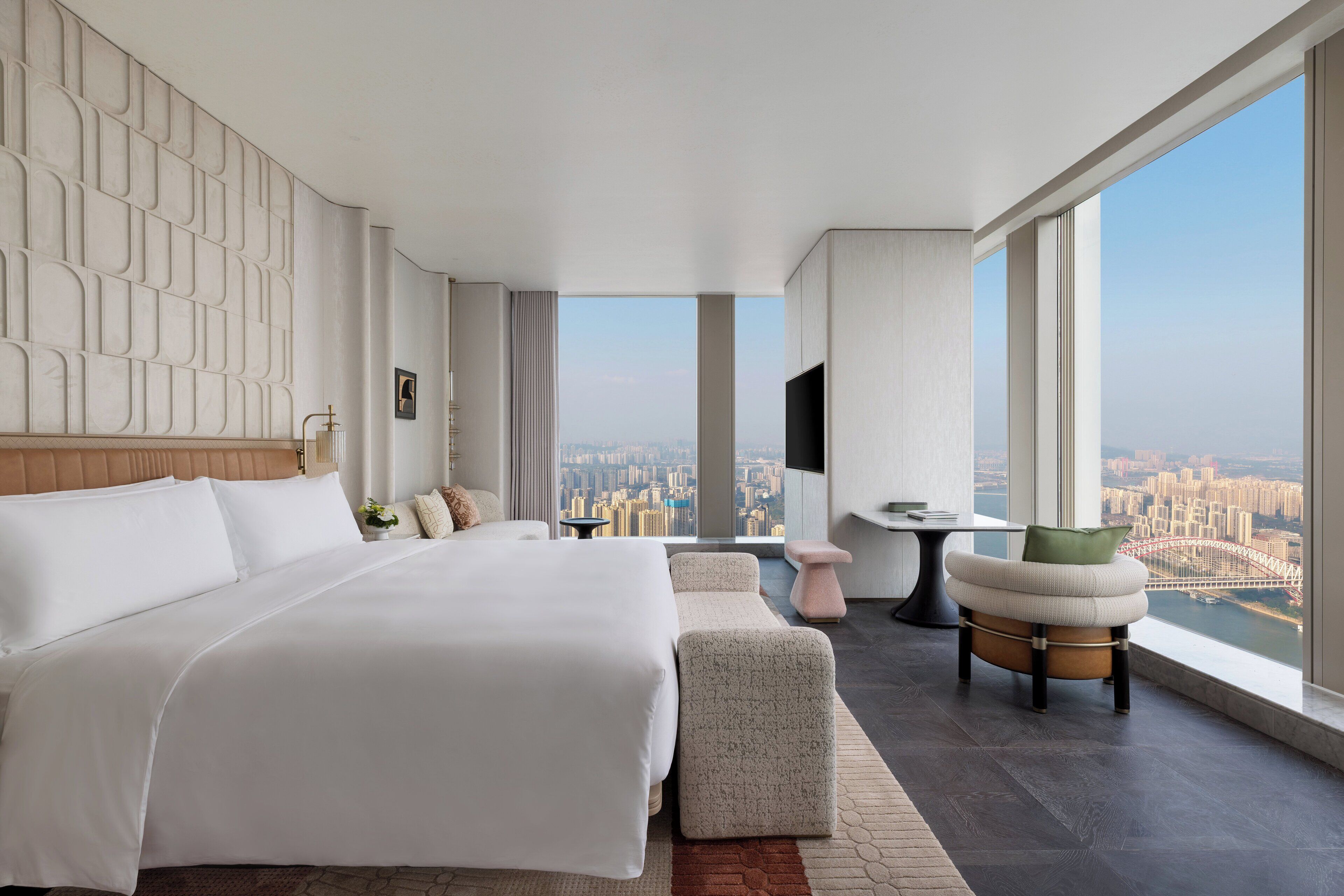 Hochwertige Bettwaren, Betten mit Memory-Foam-Matratzen, Minibar