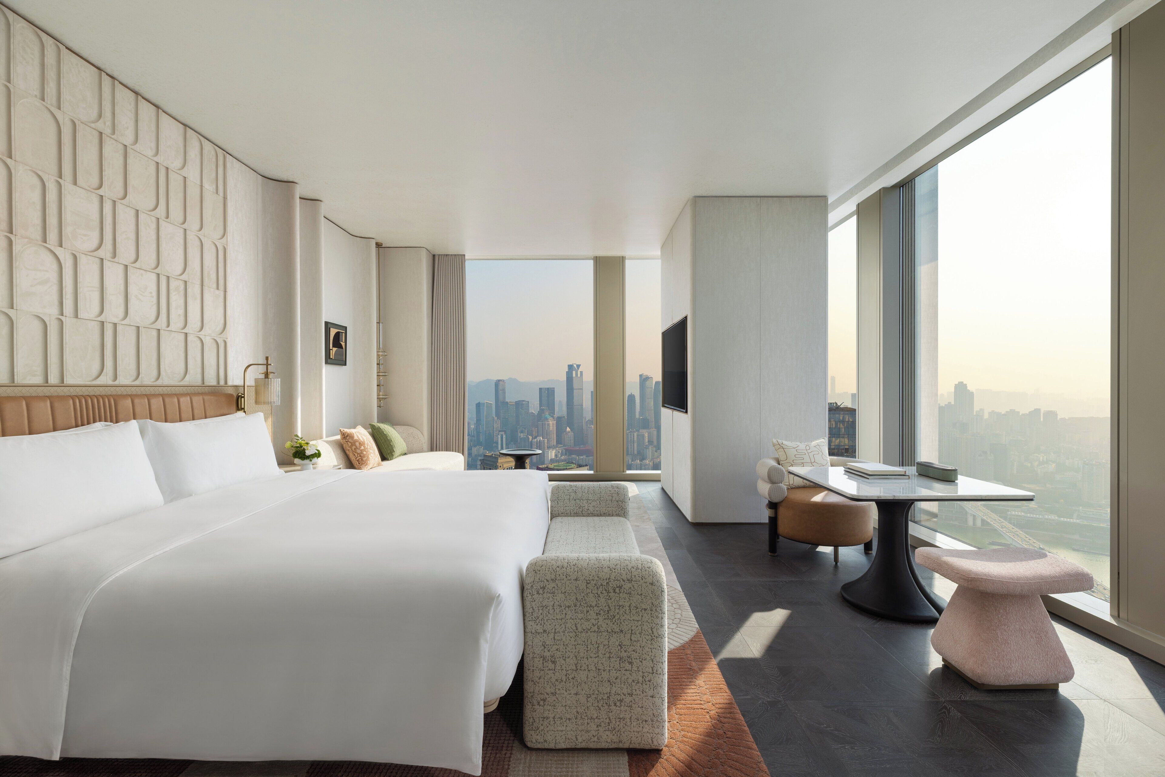 Suite, 1 King Bed (Chaotianmen View) | Premium bedding, memory-foam beds, minibar, in-room safe