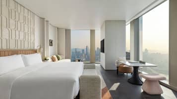 Suite, 1 King Bed (Chaotianmen View) | Premium bedding, memory-foam beds, minibar, in-room safe